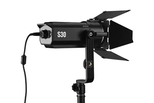 Lampa Godox LED S30 z wrotami SA-08