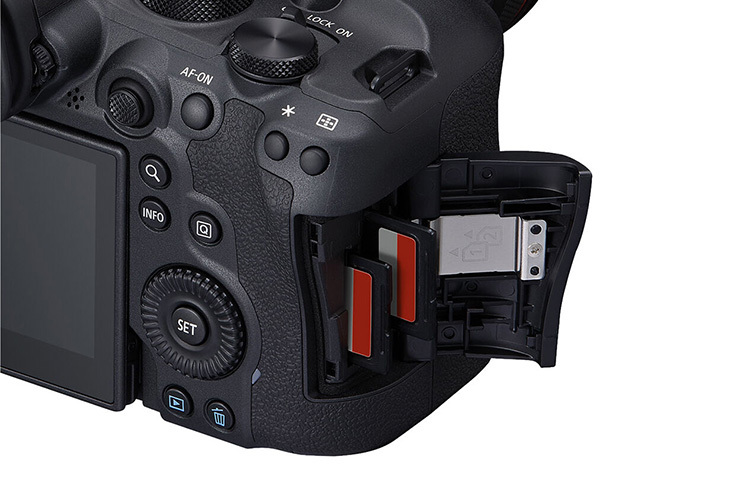 Canon EOS R6 Mark II z ob. RF 24-105mm f/4 L IS  