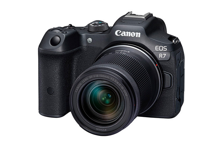 Canon EOS R7  z ob. RF-S 18-150mm f/3.5-6.3