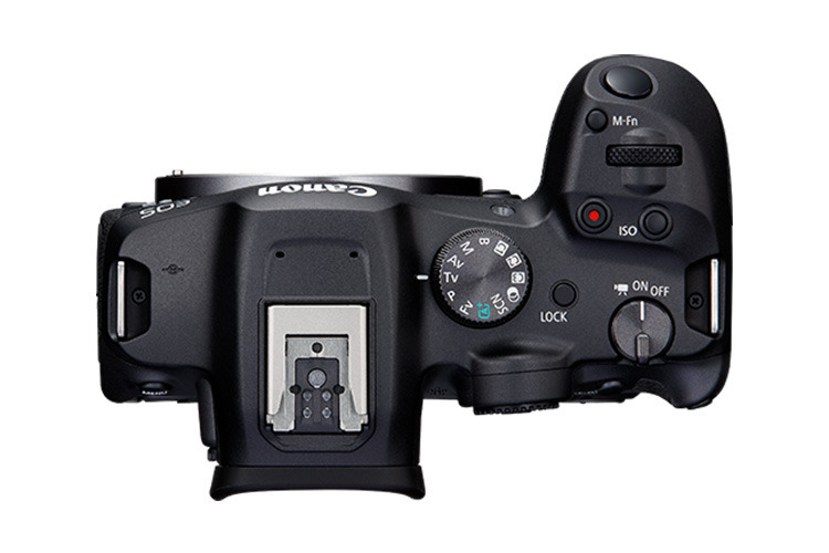 Canon EOS R7 z ob. RF-S 18-150mm f/3.5-6.3  