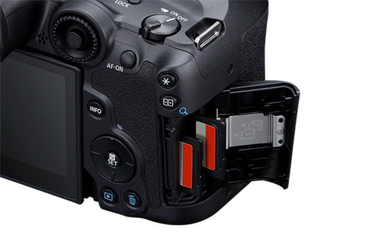 Canon EOS R7 z ob. RF-S 18-150mm f/3.5-6.3  