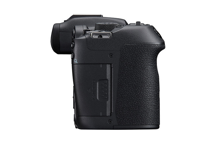 Canon EOS R7 z ob. RF-S 18-150mm f/3.5-6.3  