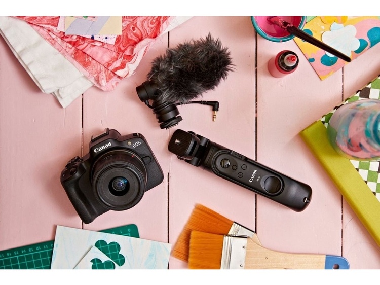 Canon EOS R50 Creator Kit z ob. RF-S 18-45mm f/4.5-6.3 IS STM  