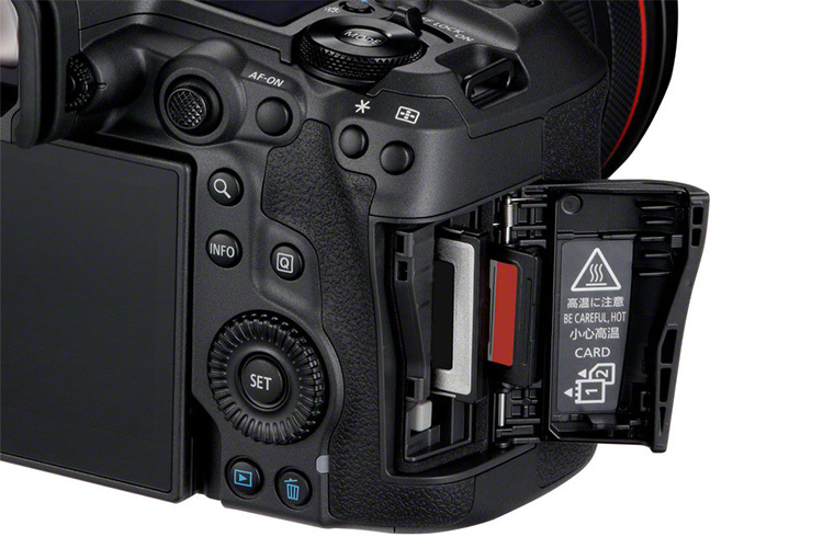 Canon EOS R5 Mark II z ob. RF 24-105mm f/4 L IS