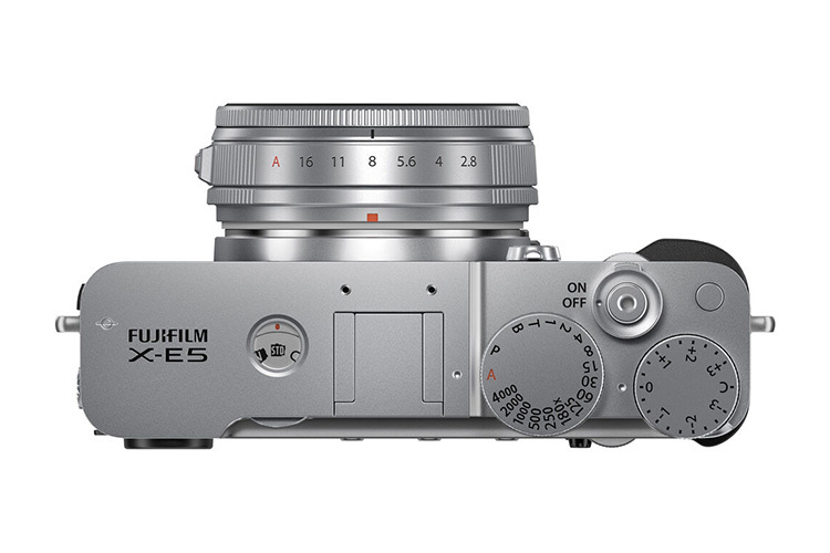 Fujifilm X-E5 z ob. XF 23mm f/2.8 (srebrny)  