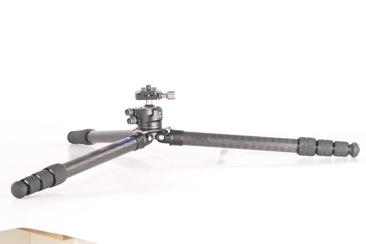 Statyw Leofoto Ranger LS-324C z głowicą LH-40