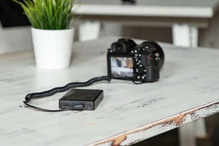 Powerbank Newell PB-FZ100 z adapterem akumulatorowym do Sony