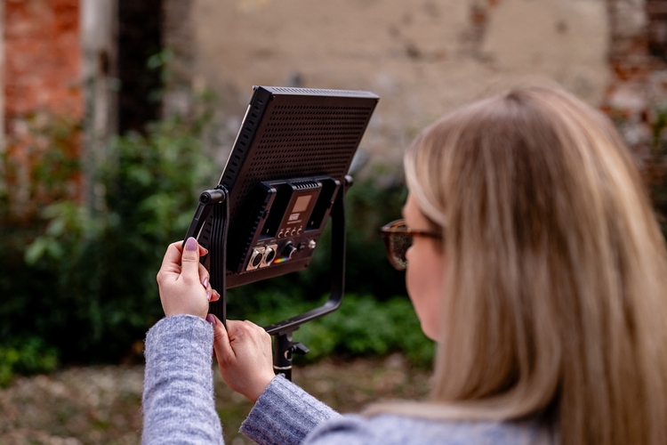 Lampa LED Newell RGB Vividha Effect