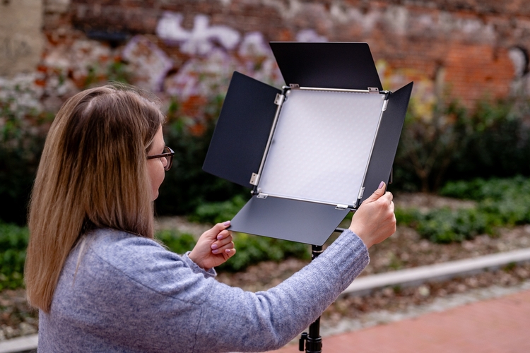 Lampa LED Newell RGB Vividha Effect