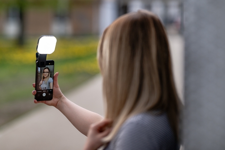 Lampka LED Newell Sunny do smartfona