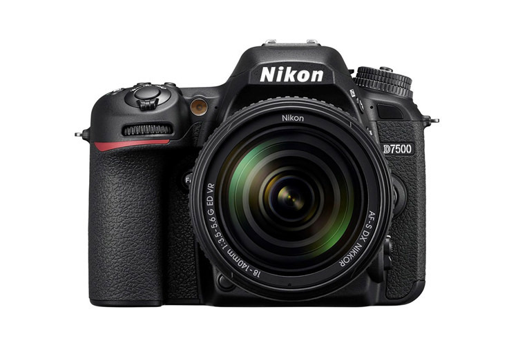 Nikon D7500 + 18-140mm f/3.5-5.6 G ED VR