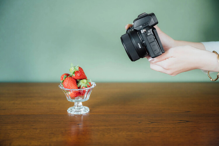 Nikon NIKKOR Z DX 24mm f/1.7 | CEWE Fotojoker: Aparaty