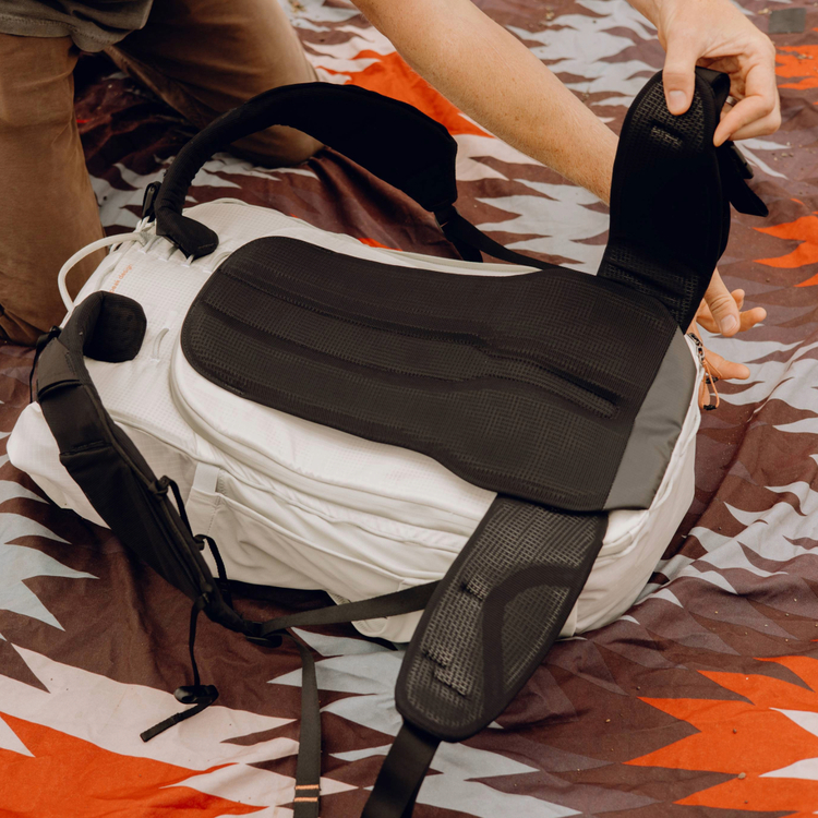 Pas biodrowy PEAKDESIGN przeznaczony do plecaków z linii Outdoor