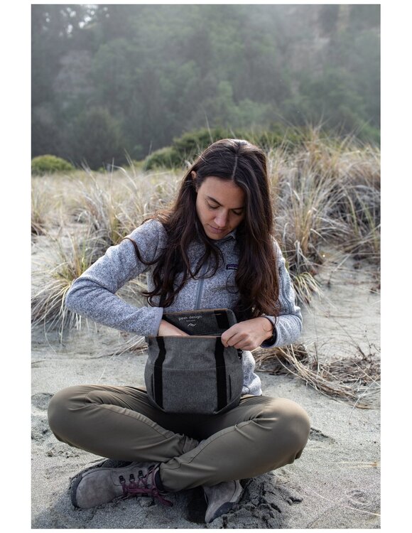 Peak Design Field Pouch Charcoal v2 - Grafitowy, z paskiem