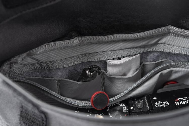 Peak Design Field Pouch Black v2 - Czarny, z paskiem