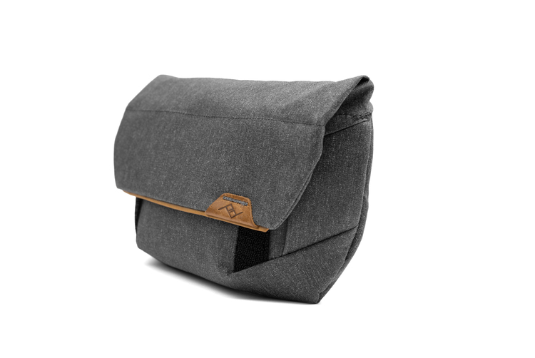Peak Design Field Pouch Charcoal v2 - Grafitowy, z paskiem