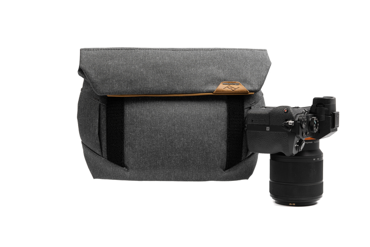 Peak Design Field Pouch Charcoal v2 - Grafitowy, z paskiem