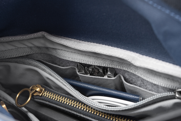 Peak Design Field Pouch Midnight v2 - Niebieski, z paskiem