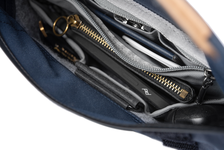 Peak Design Field Pouch Midnight v2 - Niebieski, z paskiem