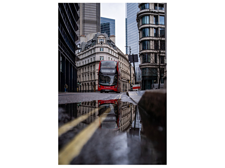 Samyang AF 35-150mm f/2.0-2.8 (Sony) ze stacją dokującą