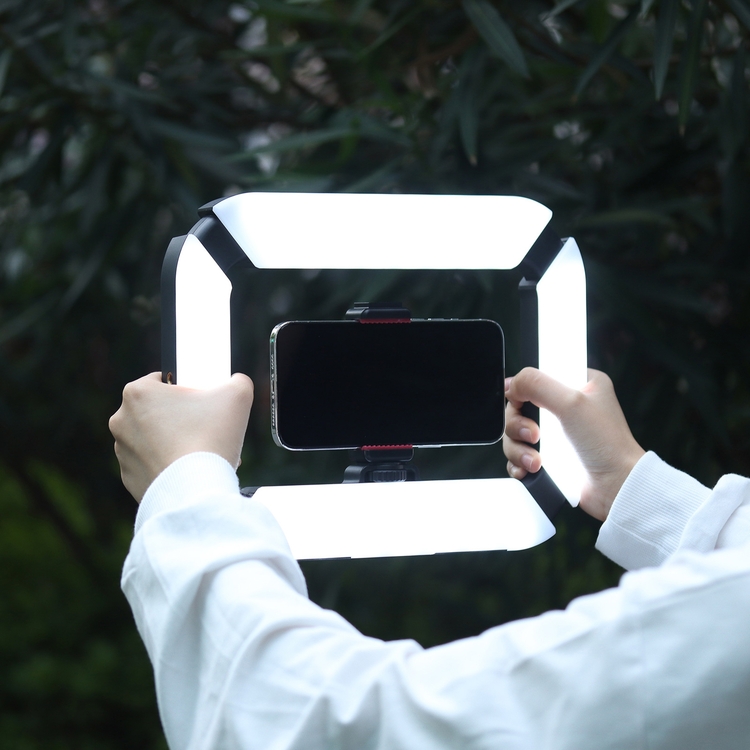 Lampa LED z adapterem do smartfona Ulanzi U200 - WB (2500 K - 8500 K)