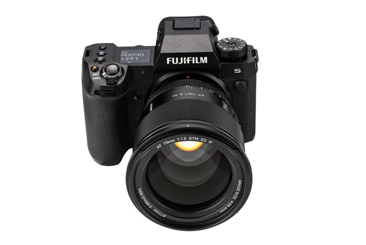 Viltrox AF 75mm f/1.2 STM Fuji X