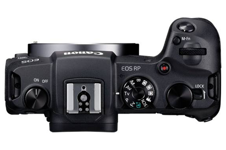 Canon EOS RP z ob. RF 24-105mm f/4-7.1 IS STM  