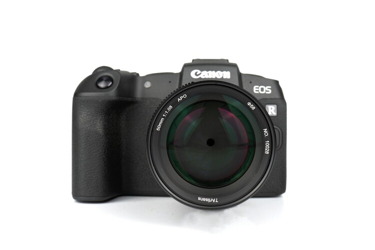 7artisans 50mm f/1.05 (Canon R)