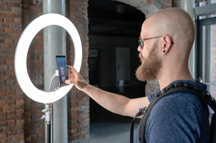 Lampa pierścieniowa LED Newell RL-18A - WB (3200 - 5500 K) - Arctic White