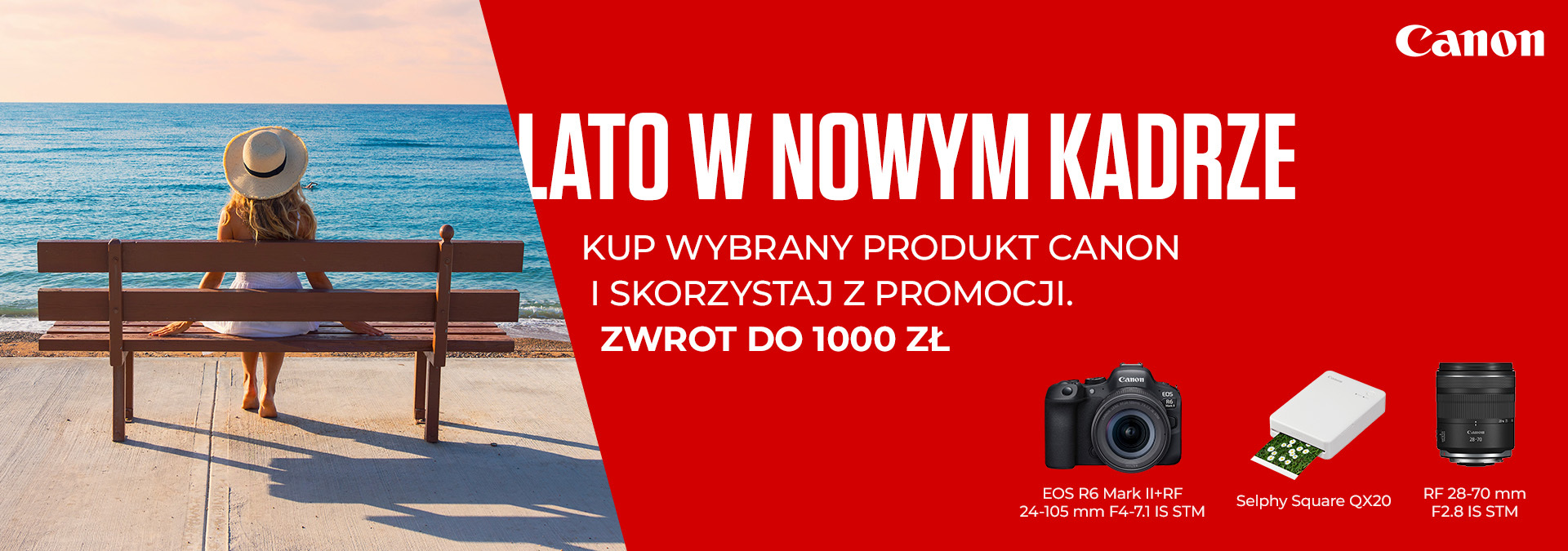 Kobieta w kapeluszu siedząca na drewnianej ławce przy nadmorskim deptaku, patrzy na spokojne morze w ciepłym świetle zachodzącego słońca