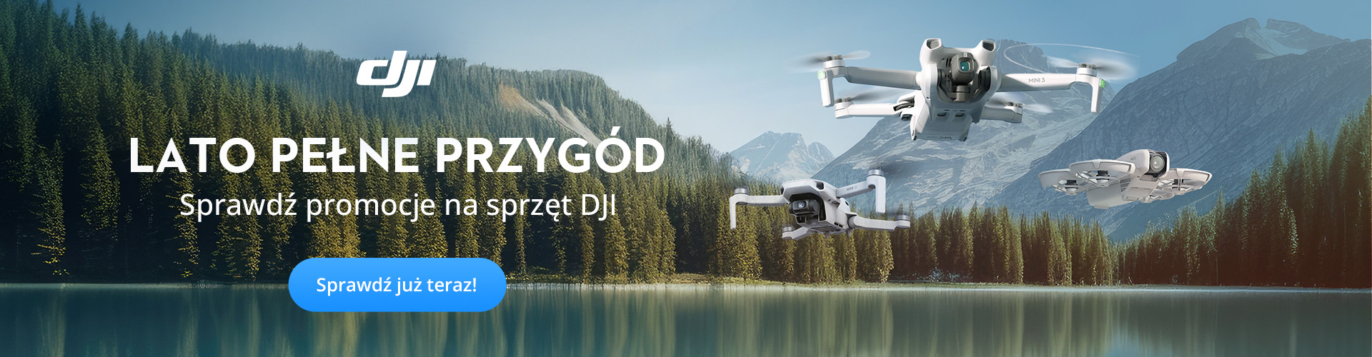 Baner DJI Mavic 4 Pro, dron z potrójnym obiektywem na tle śnieżnych gór o zachodzie słońca, mężczyzna steruje dronem